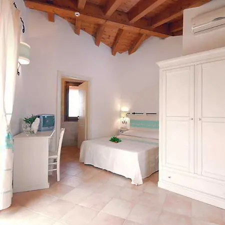 Mclub Del Golfo Szálloda